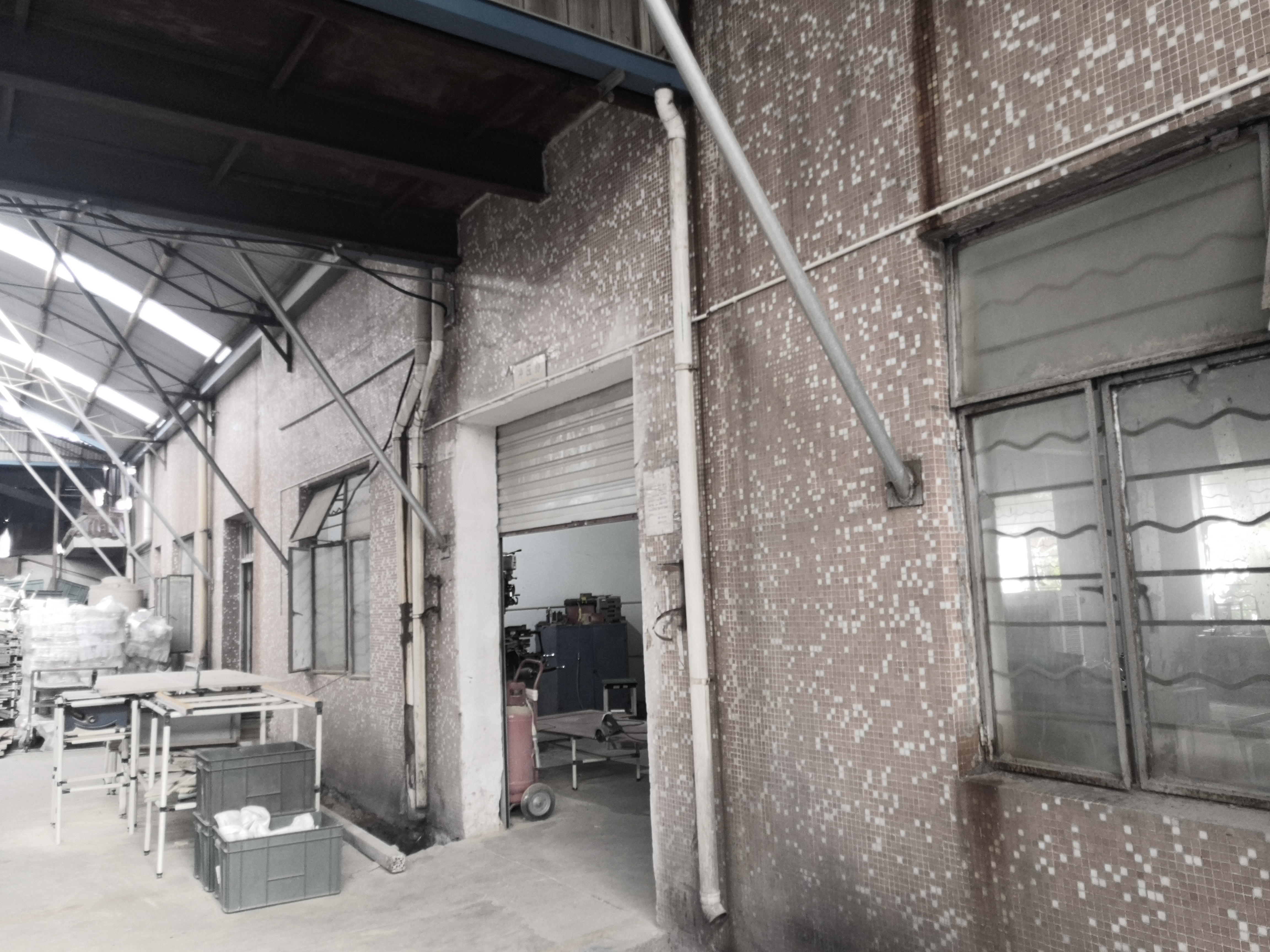 公司成立，专注小家电领域。